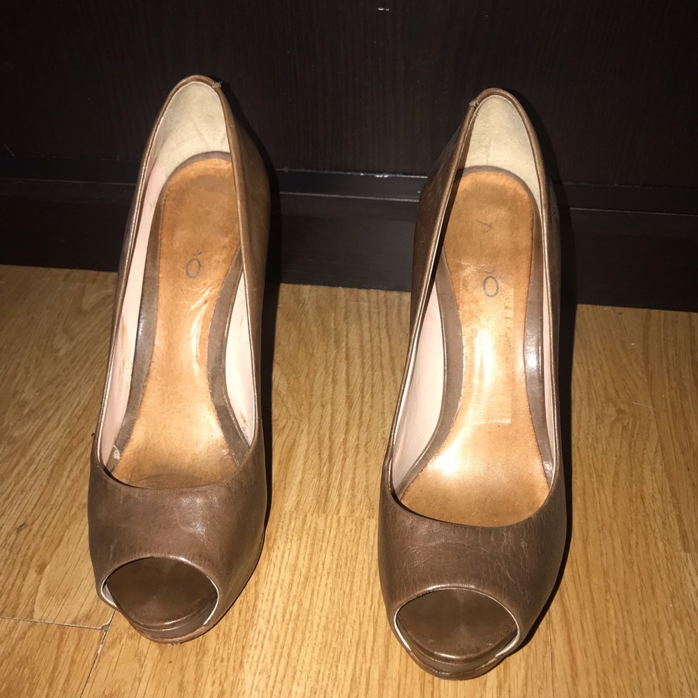Peep toe heel.